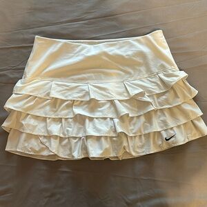 NIKE MEDIUM TENNIS SKIRT!
